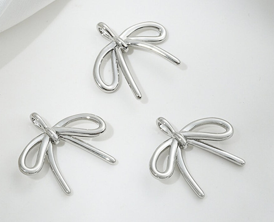 Charm necklace workshop with Milieu Market! CLOSED